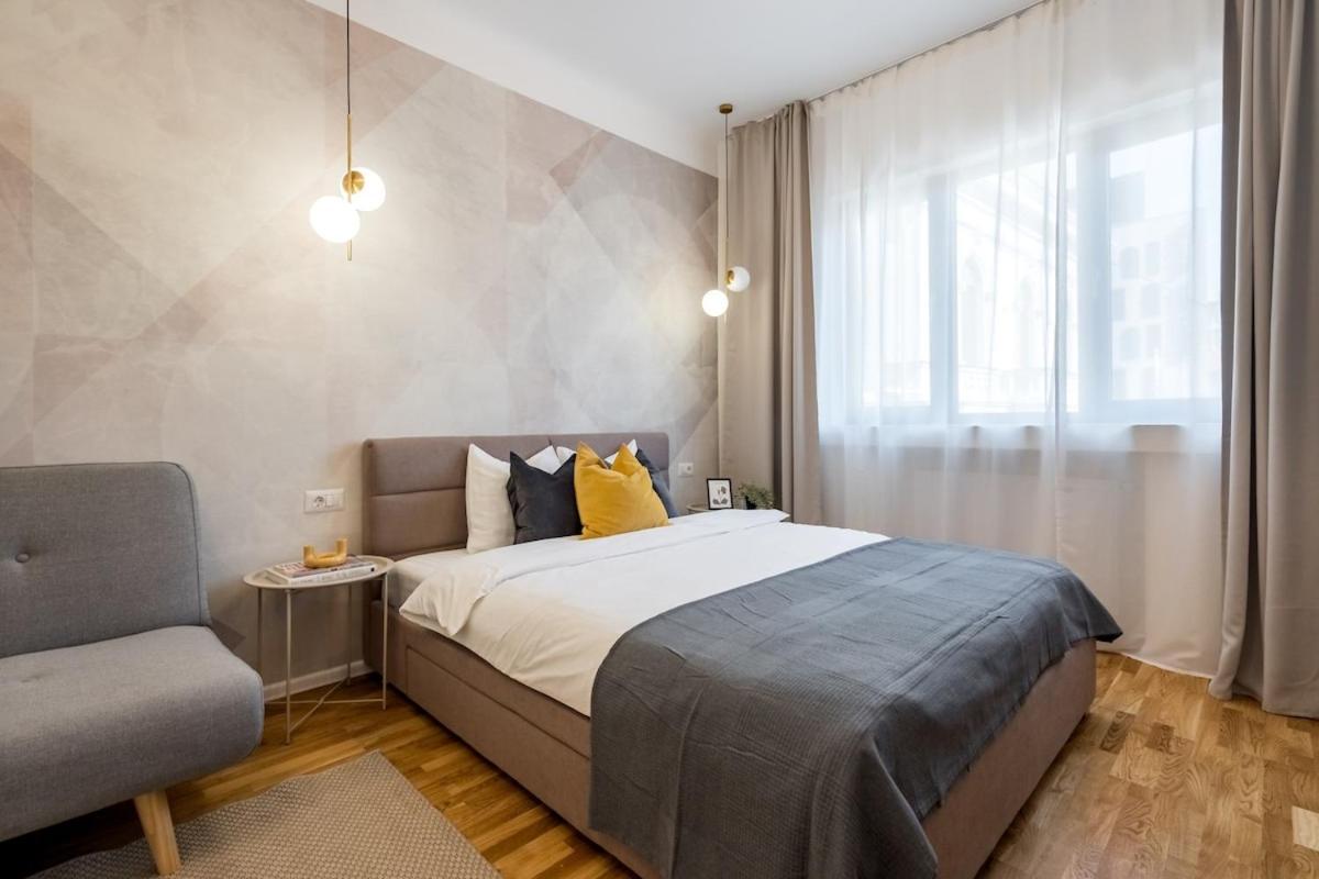 Breathtaking Spacious 2br - Center Apartament *