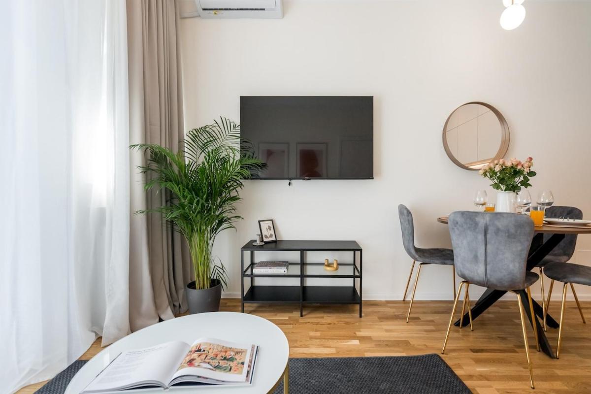 Apartament Breathtaking Spacious 2br - Center Bucureşti
