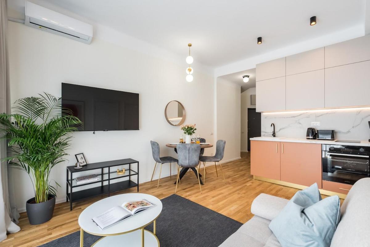 Breathtaking Spacious 2br - Center Bucureşti
