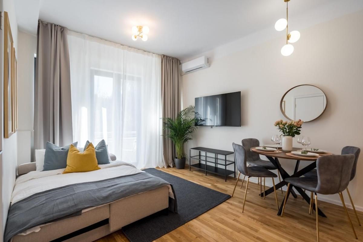 Breathtaking Spacious 2br - Center Apartament