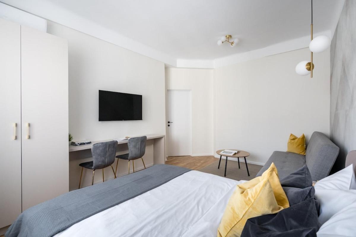 Breathtaking Spacious 2br - Center *