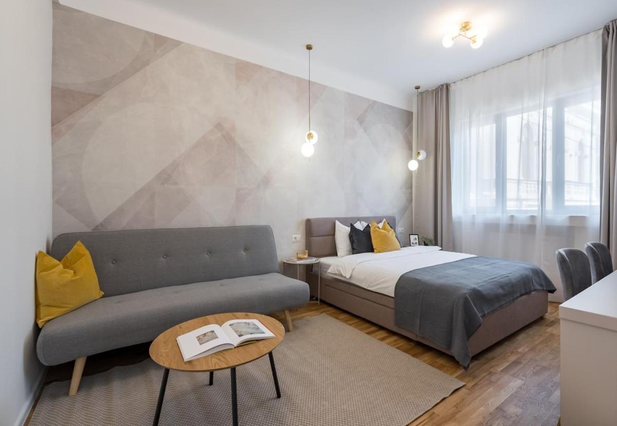 Breathtaking Spacious 2br - Center Apartament